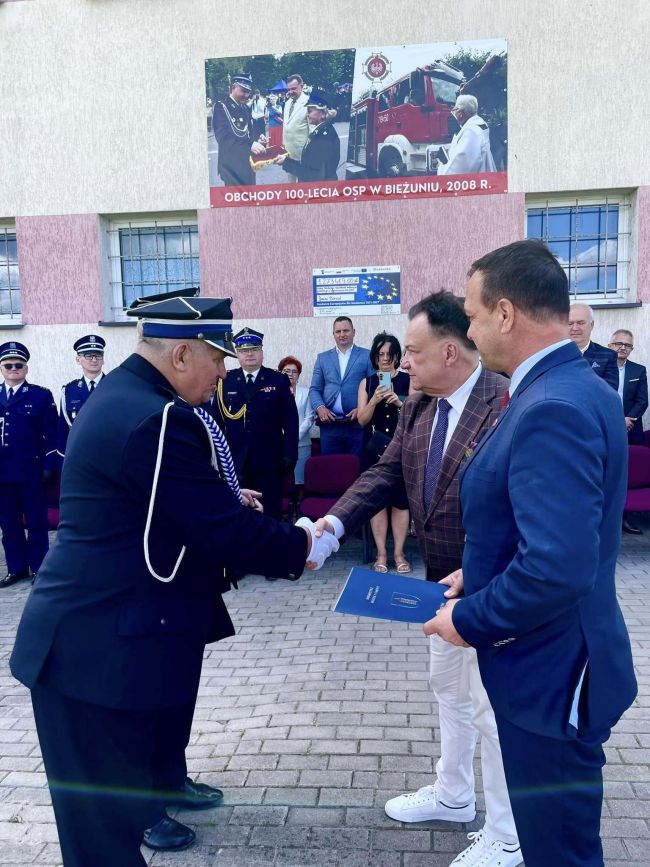 przekazanie samochodu dla OSP Biezu? (13)