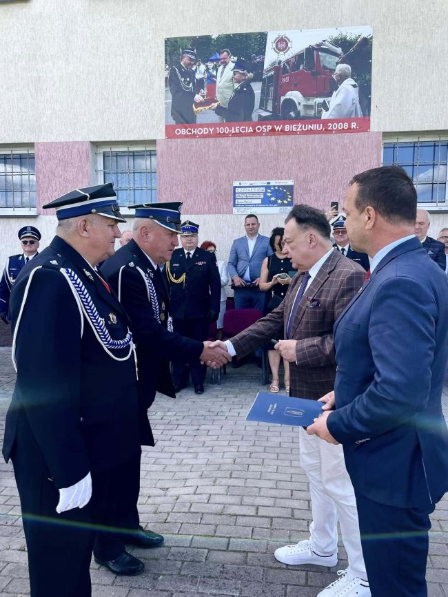 przekazanie samochodu dla OSP Biezu? (14)