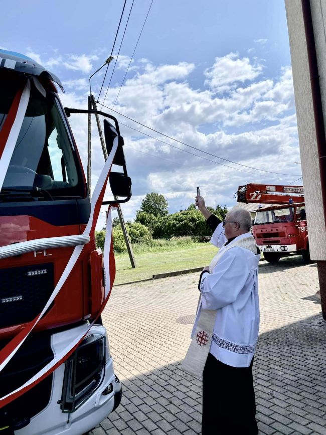 przekazanie samochodu dla OSP Biezu? (9)