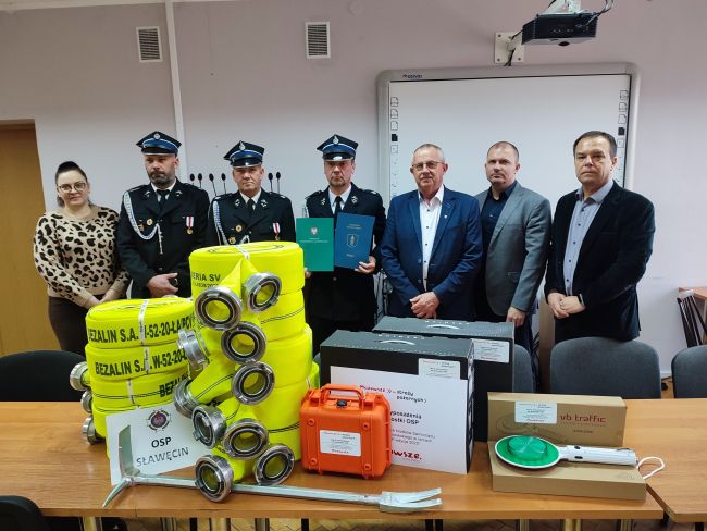 Przekazanie sprzętu dla OSP (9)