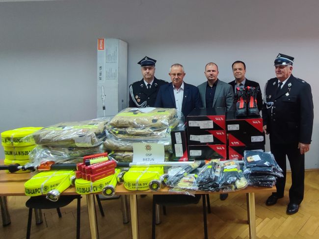 Przekazanie sprzętu dla OSP (6)